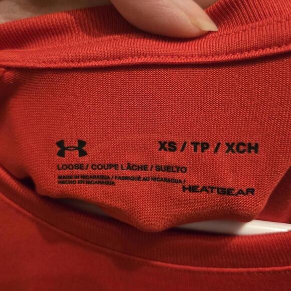 Under Armour Women's Red Shirt - Picture 3 of 3
